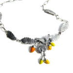 Gargantilla de plata y esmalte.