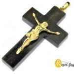 Crucifijo de oro y madera.