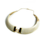 Gargantilla con navajas de jabalí