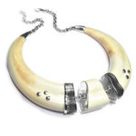 Gargantilla marfil de facochero