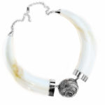 Collar de facochero y caracola